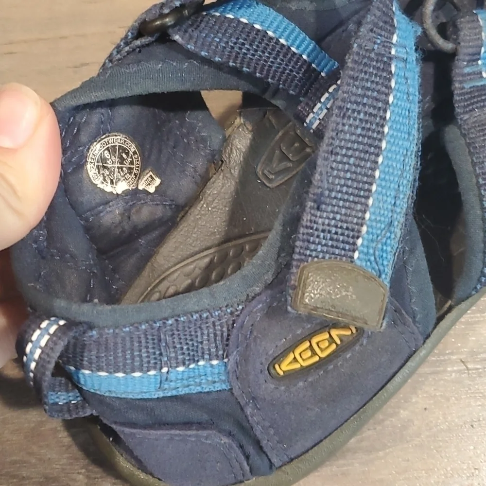 Keen Mens outdoor hiking sandals shoes sz 6 athletic